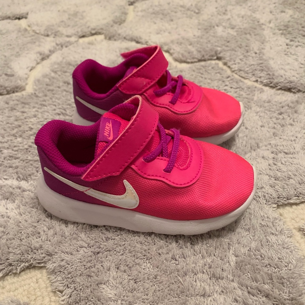 Pink Nike Shoes 7c